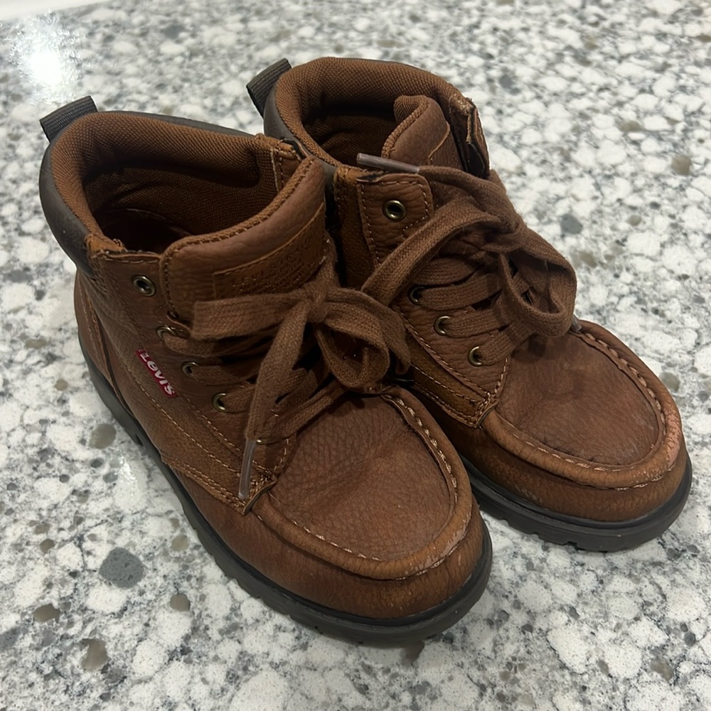 LEVIS Boys size 12 boot